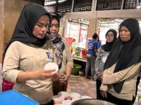 Kalapas Perempuan Kelas IIA Palembang Kontrol Dapur, Pastikan Kualitas Makanan Berbuka Puasa Warga Binaan